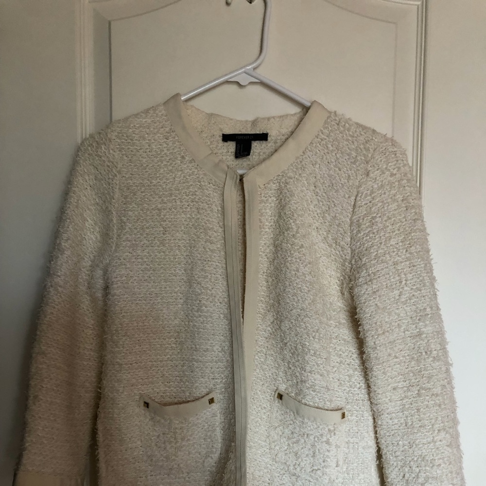 Cropped jacket in a Boucle fabric,  very similar to Anthropologie Jacket! - Picture 4 of 8